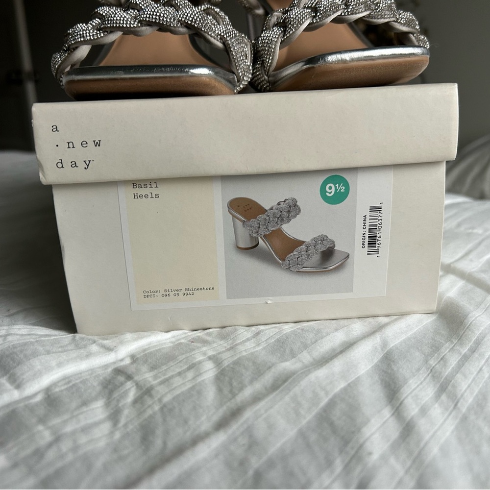 A NEW DAY Basil Silver Rhinestone Braided Women's Heels shoes 9.5 NEW! - Picture 3 of 5
